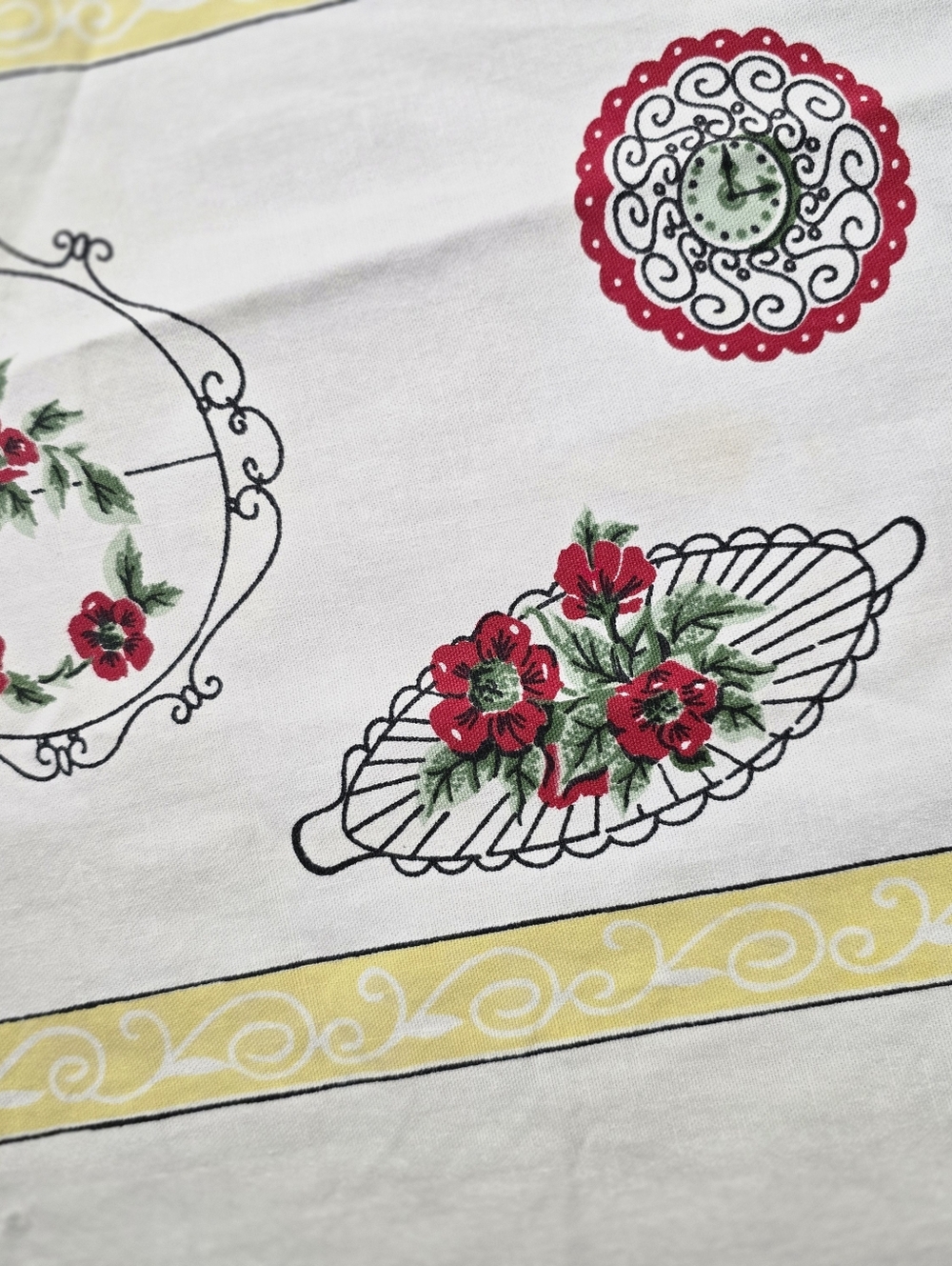 Vintage 60s Cottagecore Floral Tablecloth Retro Farmhouse Kitchen Decor 44x47.5 - Picture 8 of 16